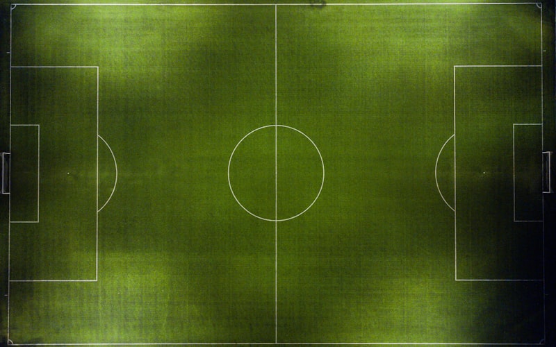 我们的团队正在为世界杯直播进行技术调试的工作场景